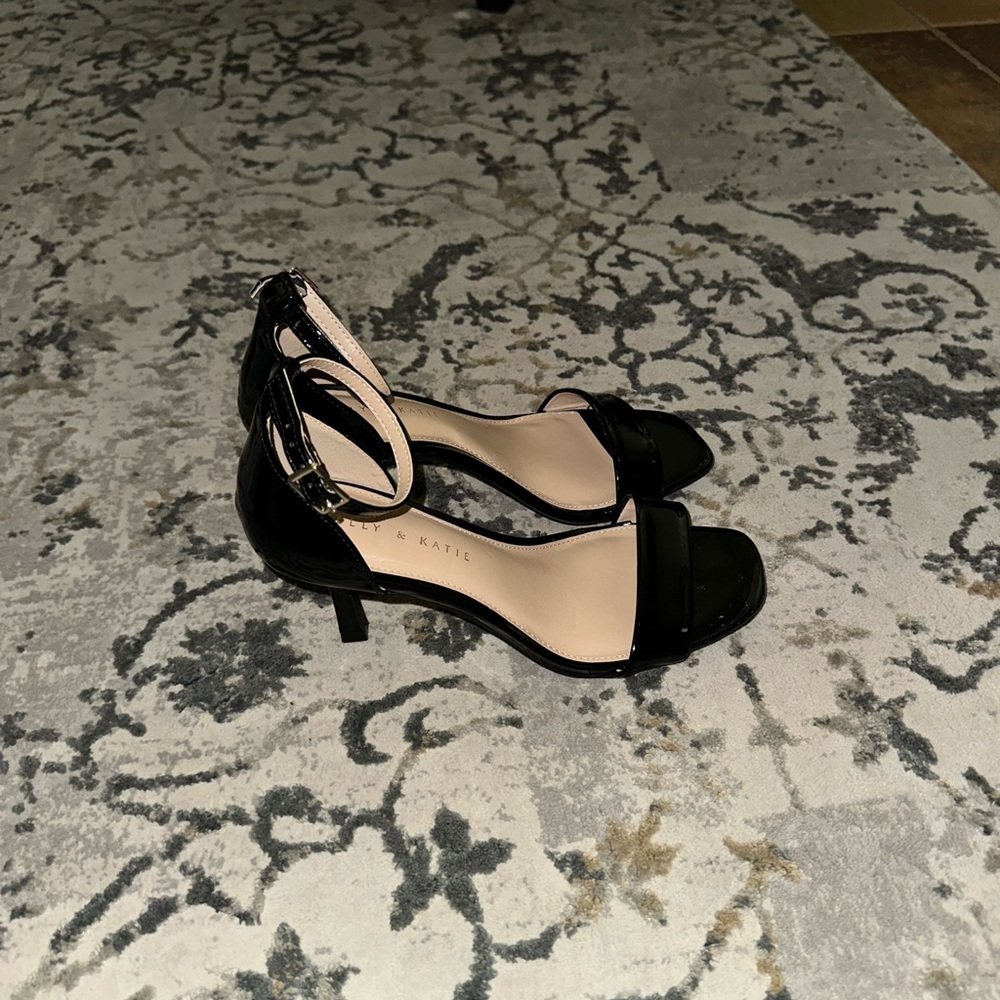 kelly and katie black heels size 8